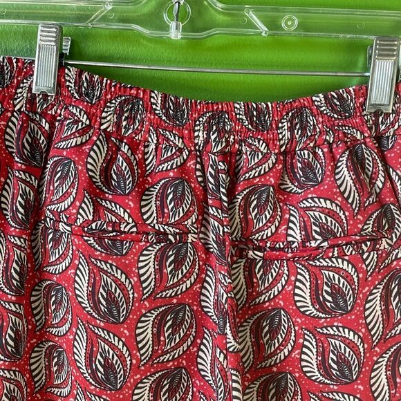 ETT:TWA by ANTHROPOLOGIE Cardiff Pants in red and navy leaf print - Picture 6 of 9